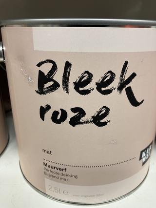 Ca. 30x Muurverf 2,5 ltr roze
